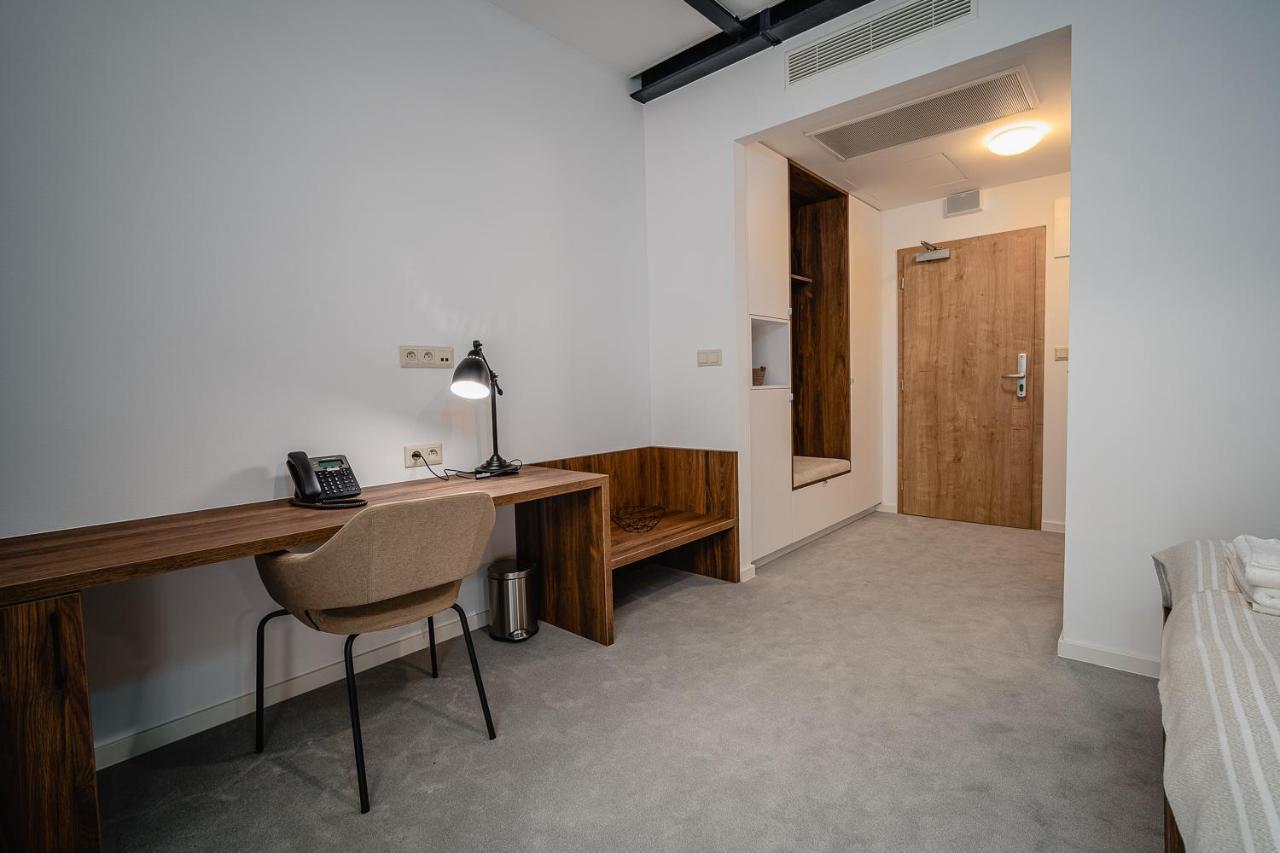 Garni Hotel Dock 브라티슬라바 외부 사진