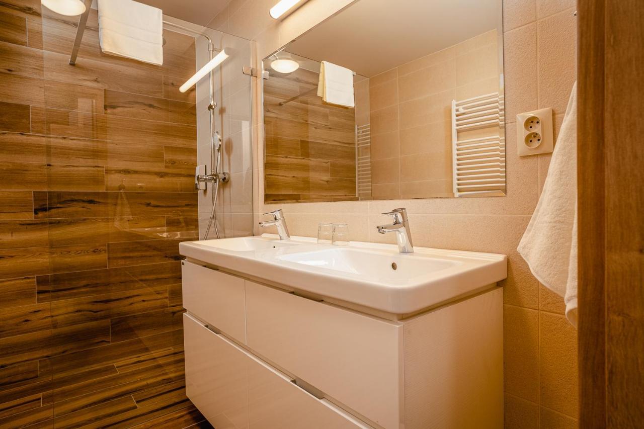 Garni Hotel Dock 브라티슬라바 외부 사진