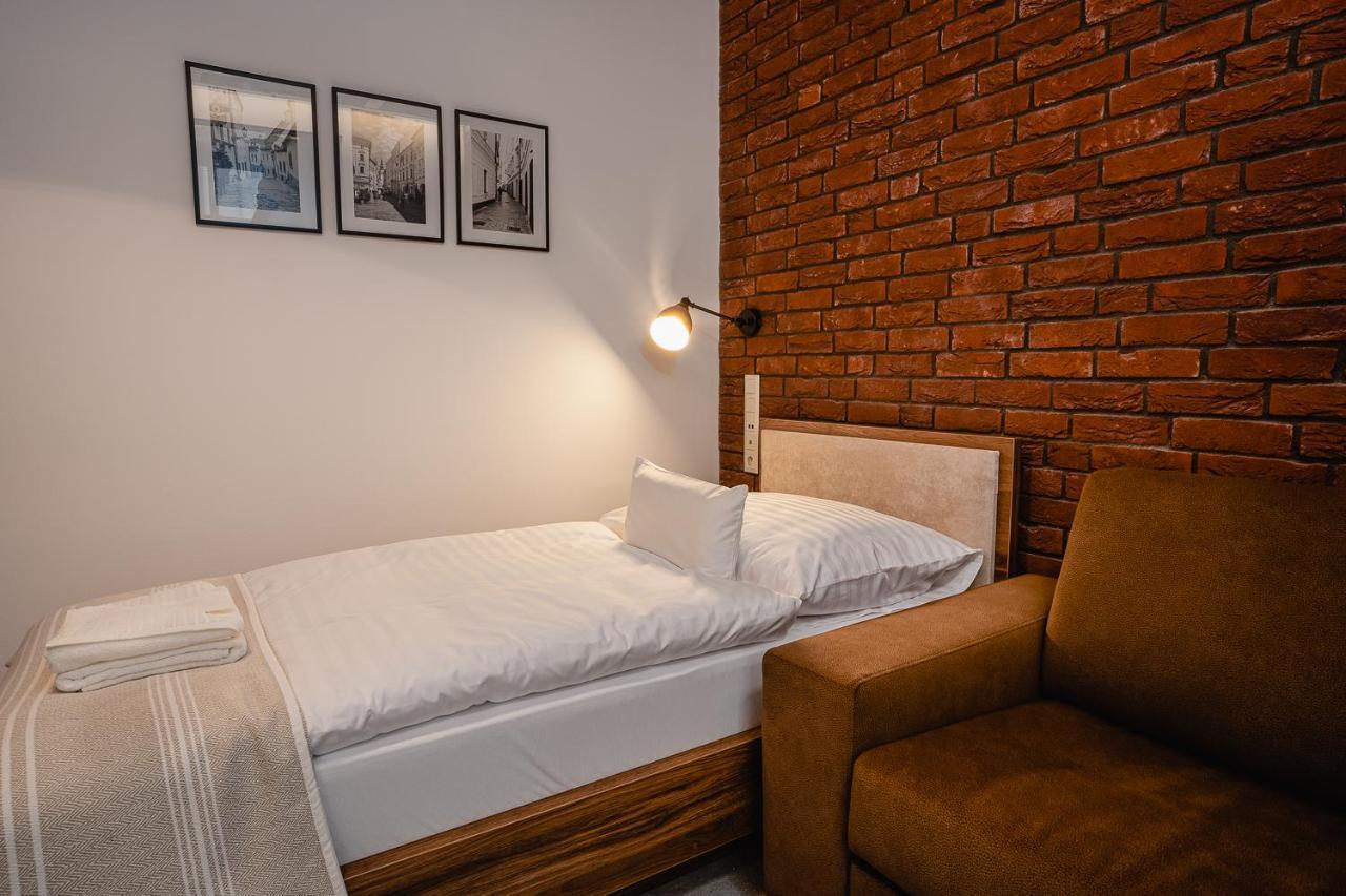 Garni Hotel Dock 브라티슬라바 외부 사진