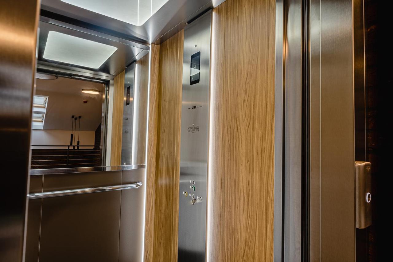 Garni Hotel Dock 브라티슬라바 외부 사진