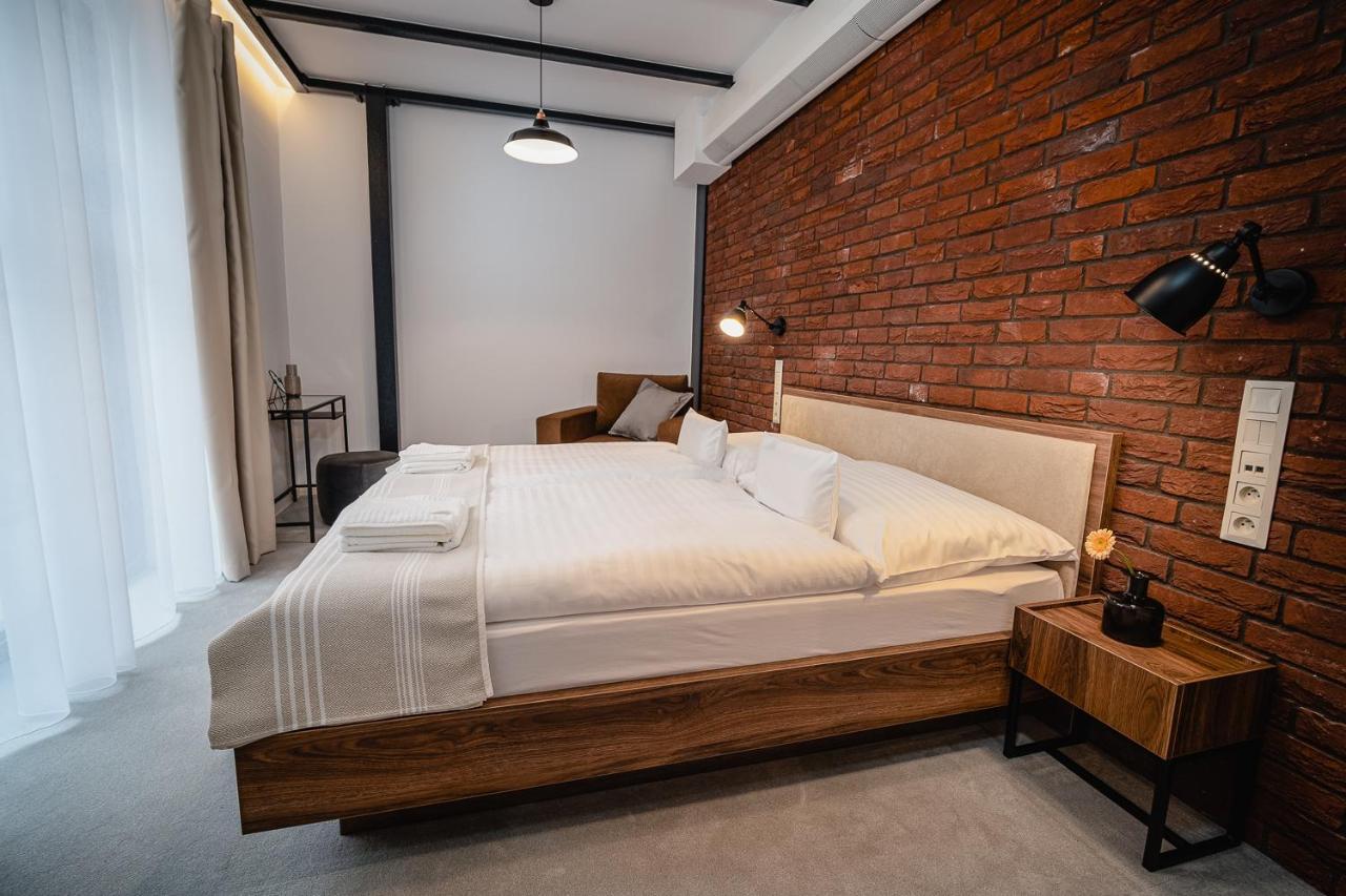 Garni Hotel Dock 브라티슬라바 외부 사진
