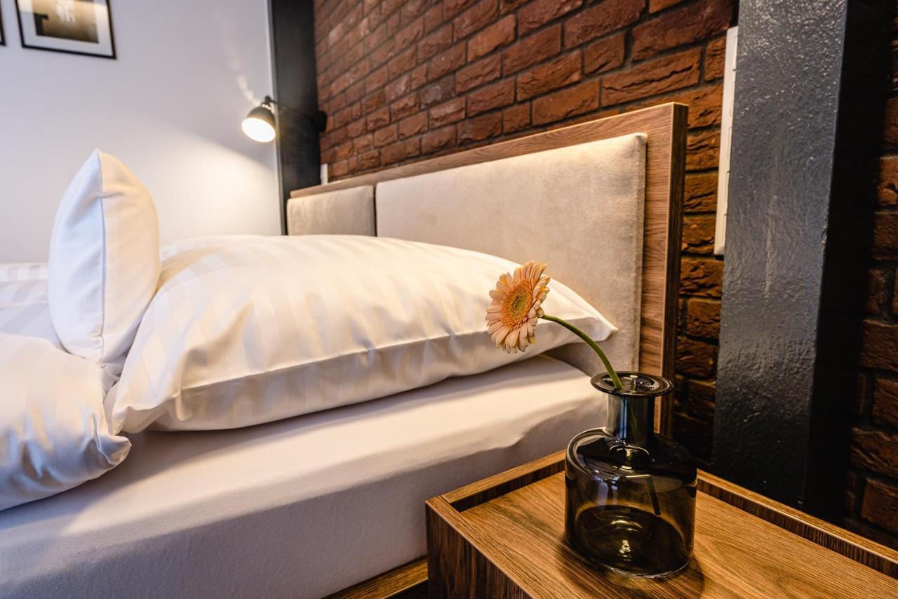 Garni Hotel Dock 브라티슬라바 외부 사진