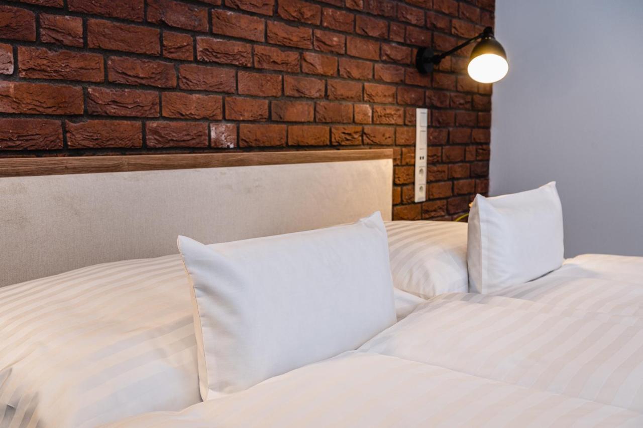 Garni Hotel Dock 브라티슬라바 외부 사진