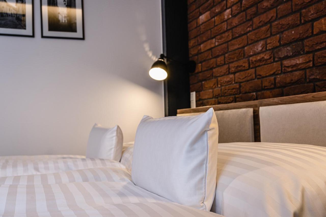 Garni Hotel Dock 브라티슬라바 외부 사진