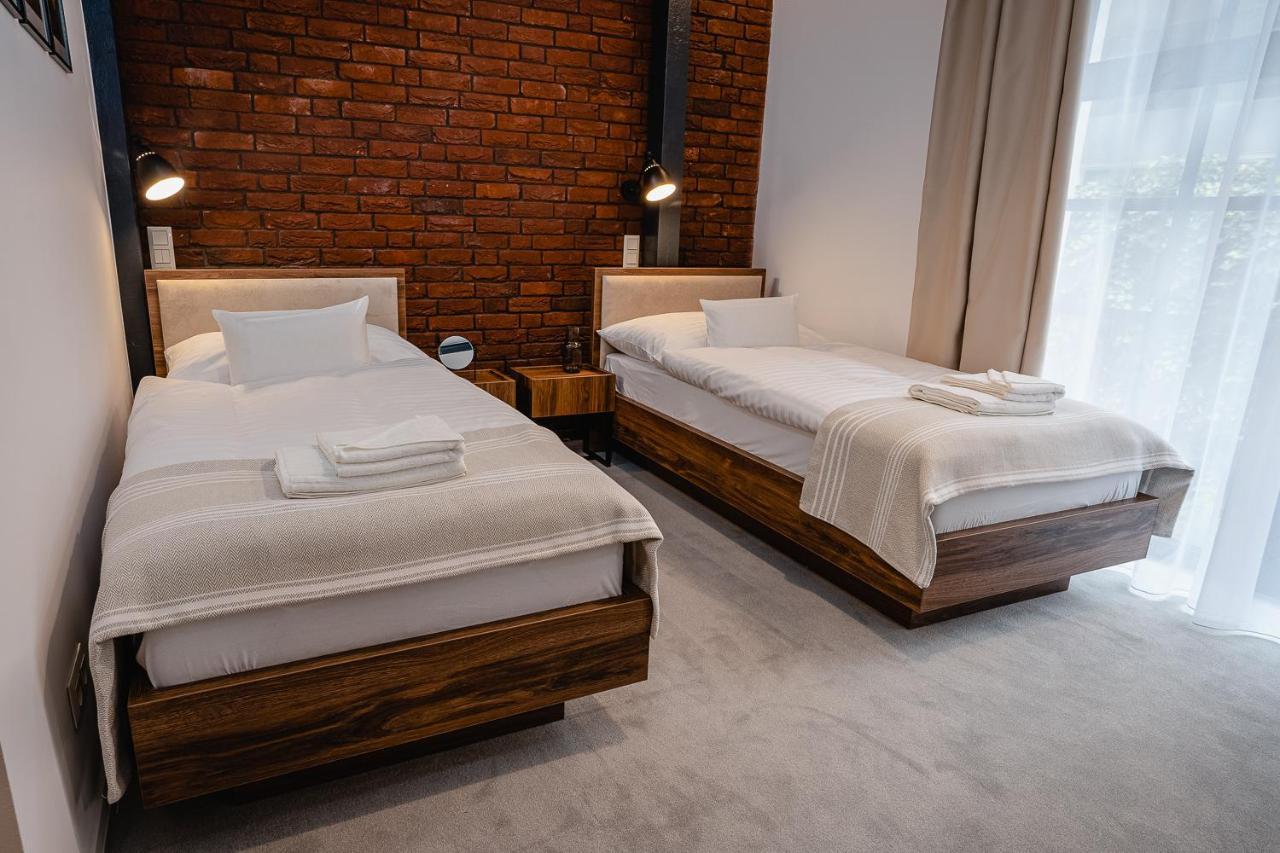 Garni Hotel Dock 브라티슬라바 외부 사진