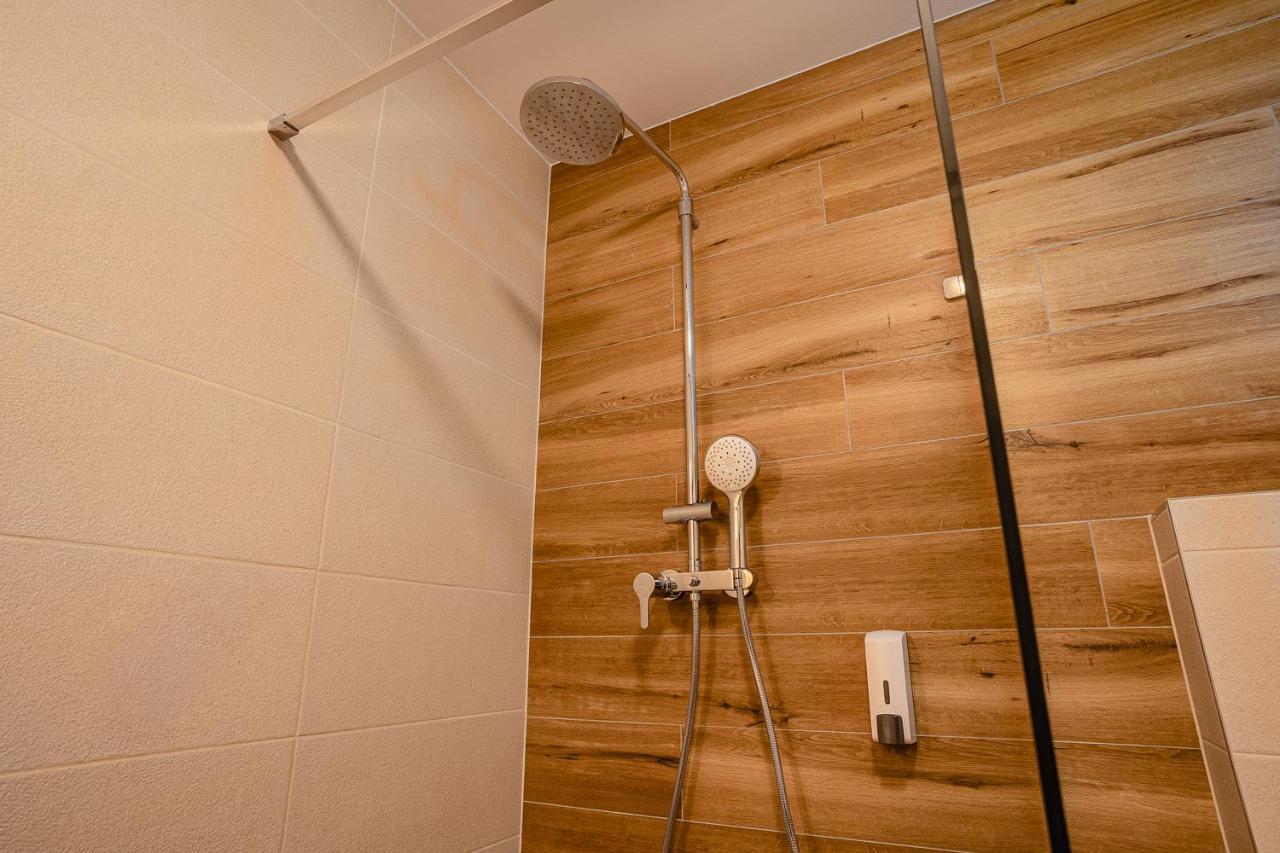 Garni Hotel Dock 브라티슬라바 외부 사진