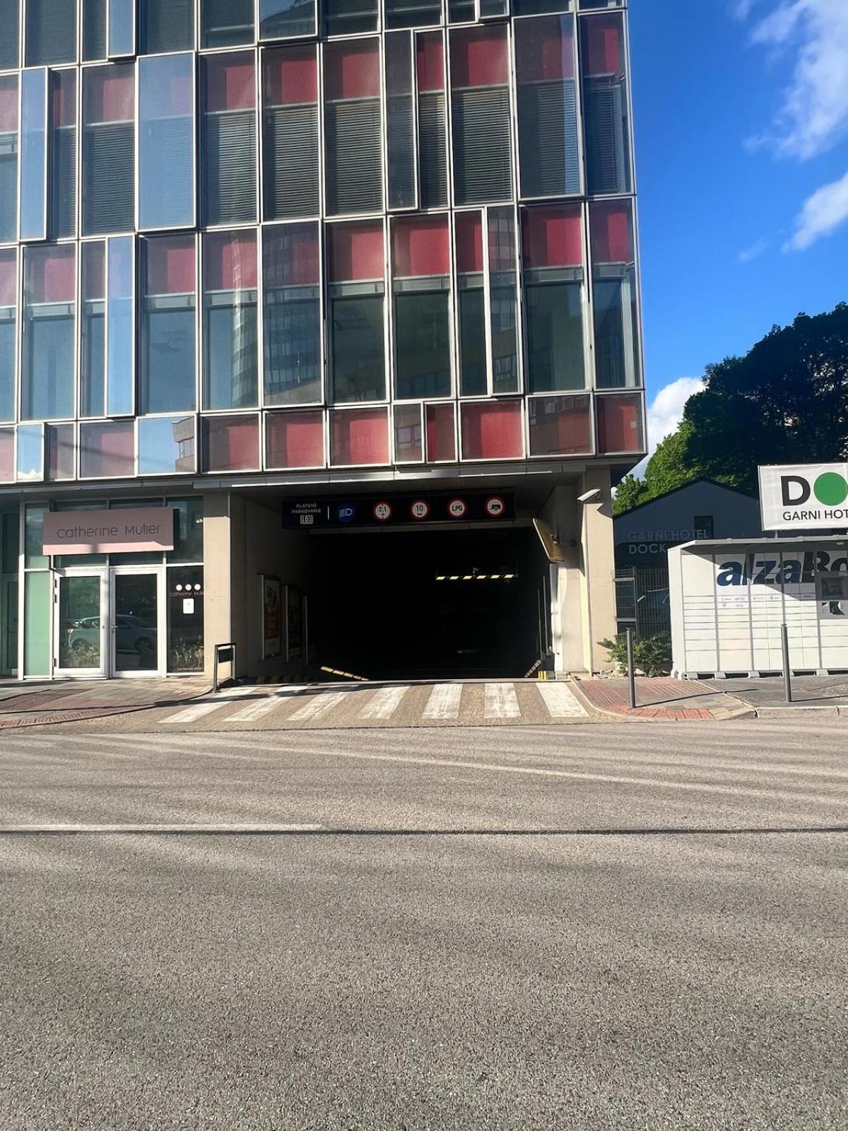 Garni Hotel Dock 브라티슬라바 외부 사진